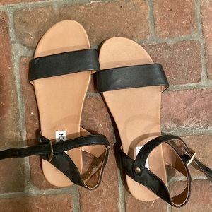Steve Madden black sandal size 6